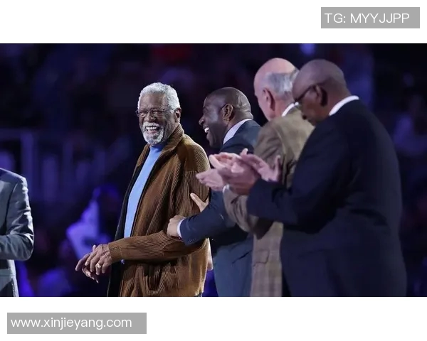 比尔拉塞尔引领凯尔特人辉煌岁月与传奇总冠军之路