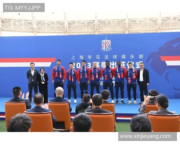 足球明星亲笔签名赠予球迷的珍贵时刻与感人故事