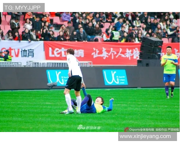 足球明星搞笑打闹视频合集下载尽享欢乐瞬间与精彩时刻